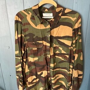 ZARA Camouflage Button Down Shirt | Size Medium